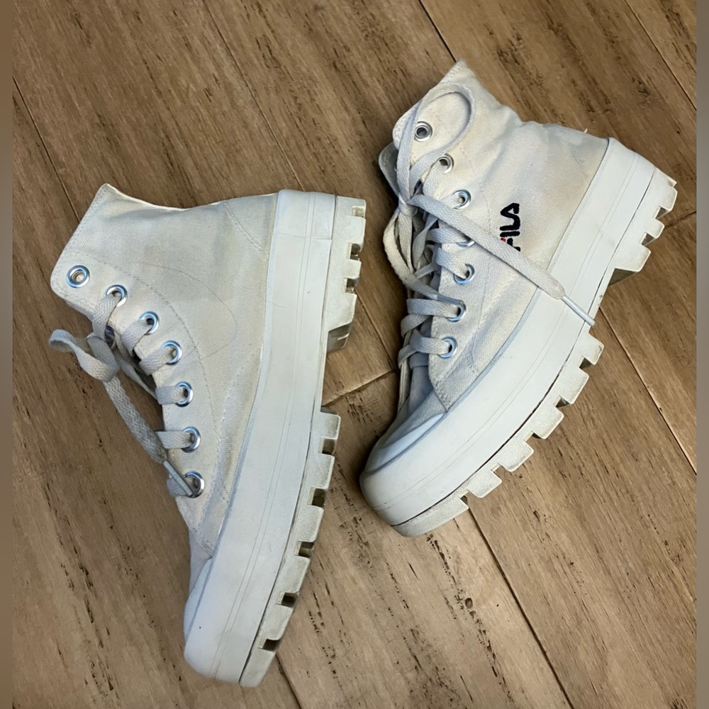 Fila cream platform women’s lace up high tops. Size 7